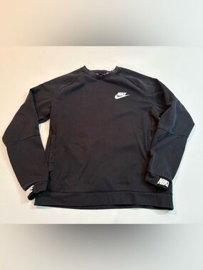 Nike Sportswear Club Fleece Collection | Black Crewneck Sweatshirt with Swoosh